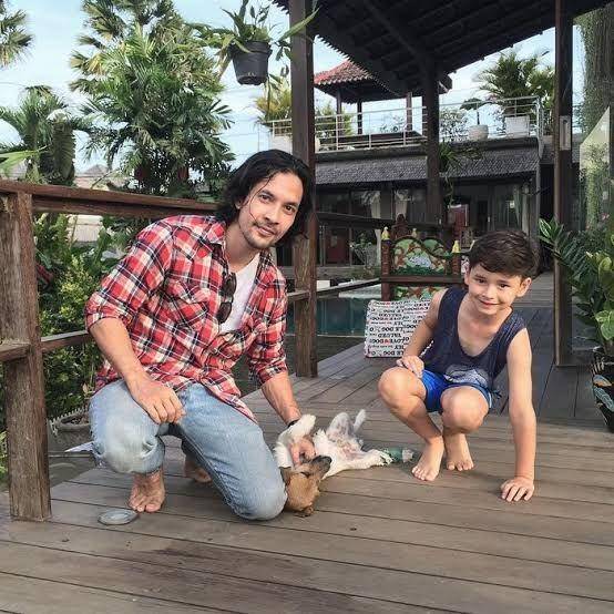 Kedekatan Tamara Bleszynski dan Edward Akbar (instagram.com/tamara bleszynskiofficial)