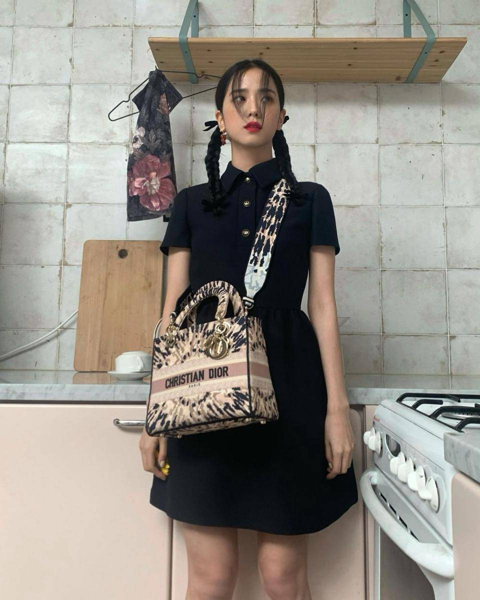 OOTD Cewek Mamba ala Jisoo BLACKPINK (instagram.com/sooyaaa__)