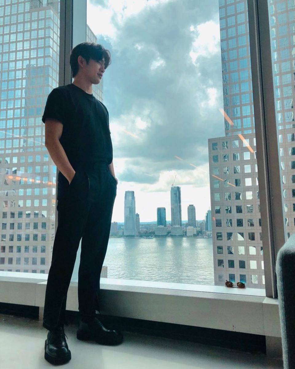 Jinyoung (instagram.com/jinyoung_0922jy/)