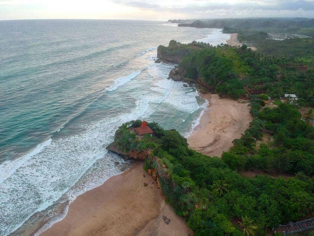 10 Suguhan Cantik Pantai Nganteb, Asri Nan Eksotis!