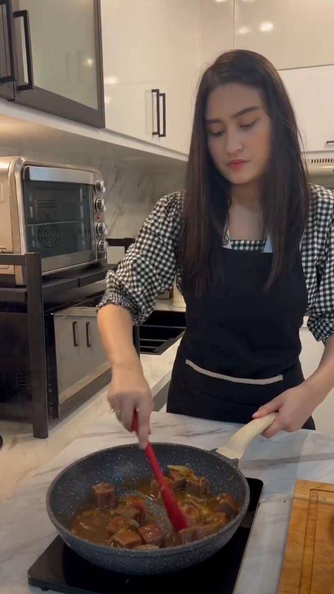 Angbeen Rishi Masak (instagram.com/angbeenrishi)