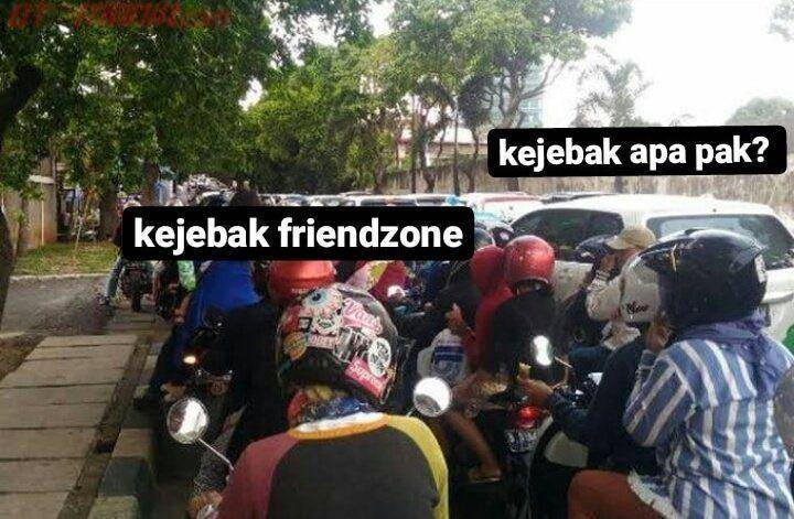 meme jatuh cinta sendirian (twitter.com/_unmooddyy)