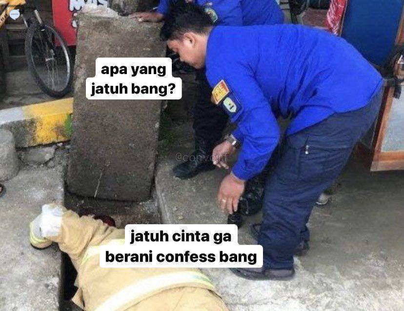 meme jatuh cinta sendirian (twitter.com/malamkusedih)