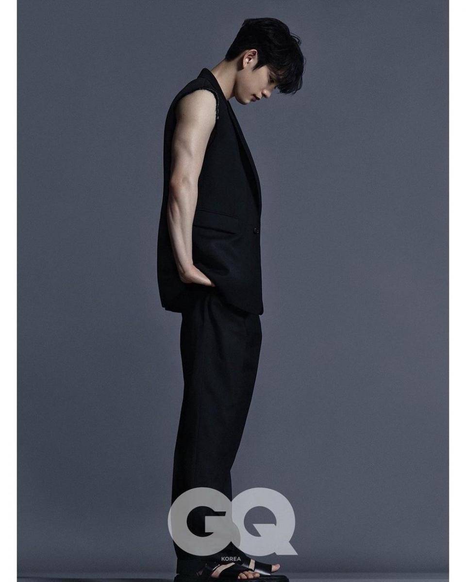 Jinyoung (instagram.com/jinyoung_0922jy/)