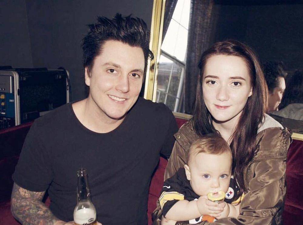 Synyster gates bersama anak dan adik perempuannya (instagram.com/synystergates)