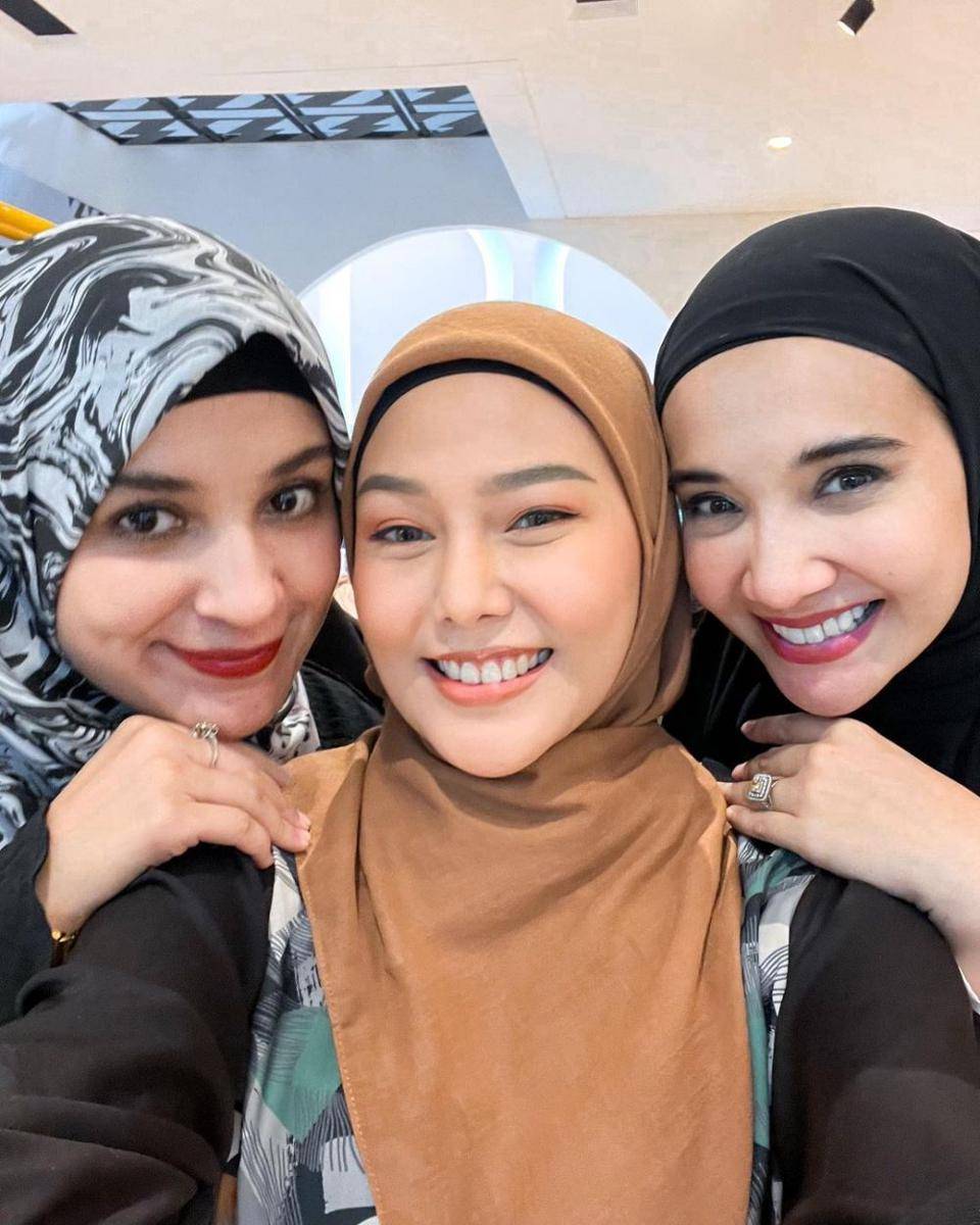 Dara Arafah dan rekan artis (instagram.com/daraarafah)