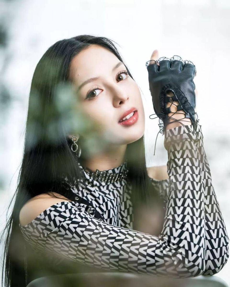 Chanty LAPILLUS (instagram.com/officiallapillus)