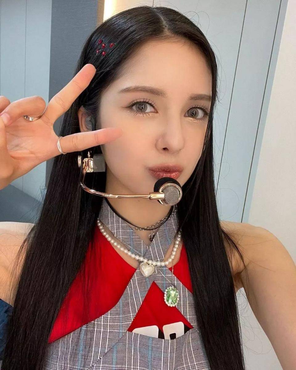 Chanty LAPILLUS (instagram.com/Lapillus chanty)