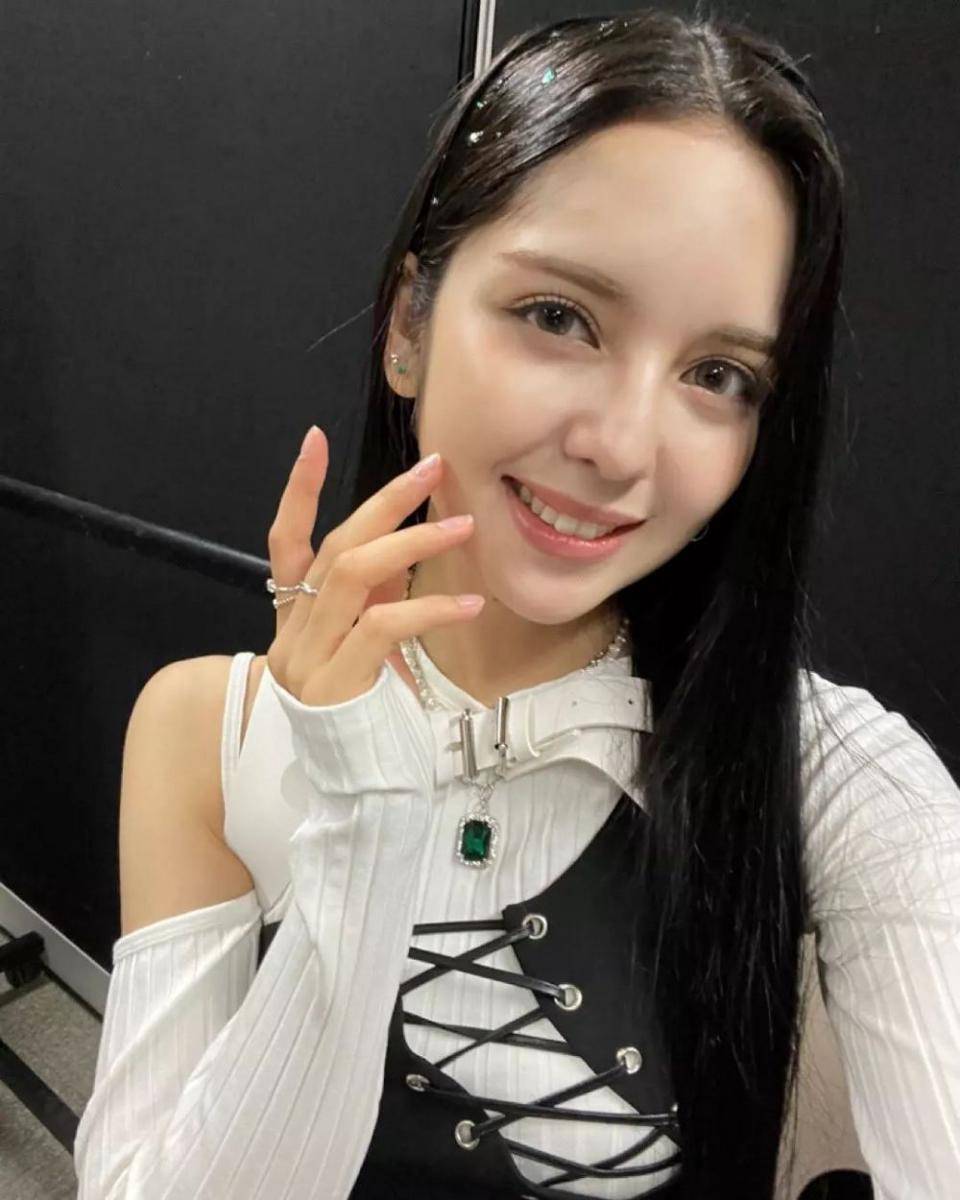 Chanty LAPILLUS (instagram.com/Lapillus chanty)