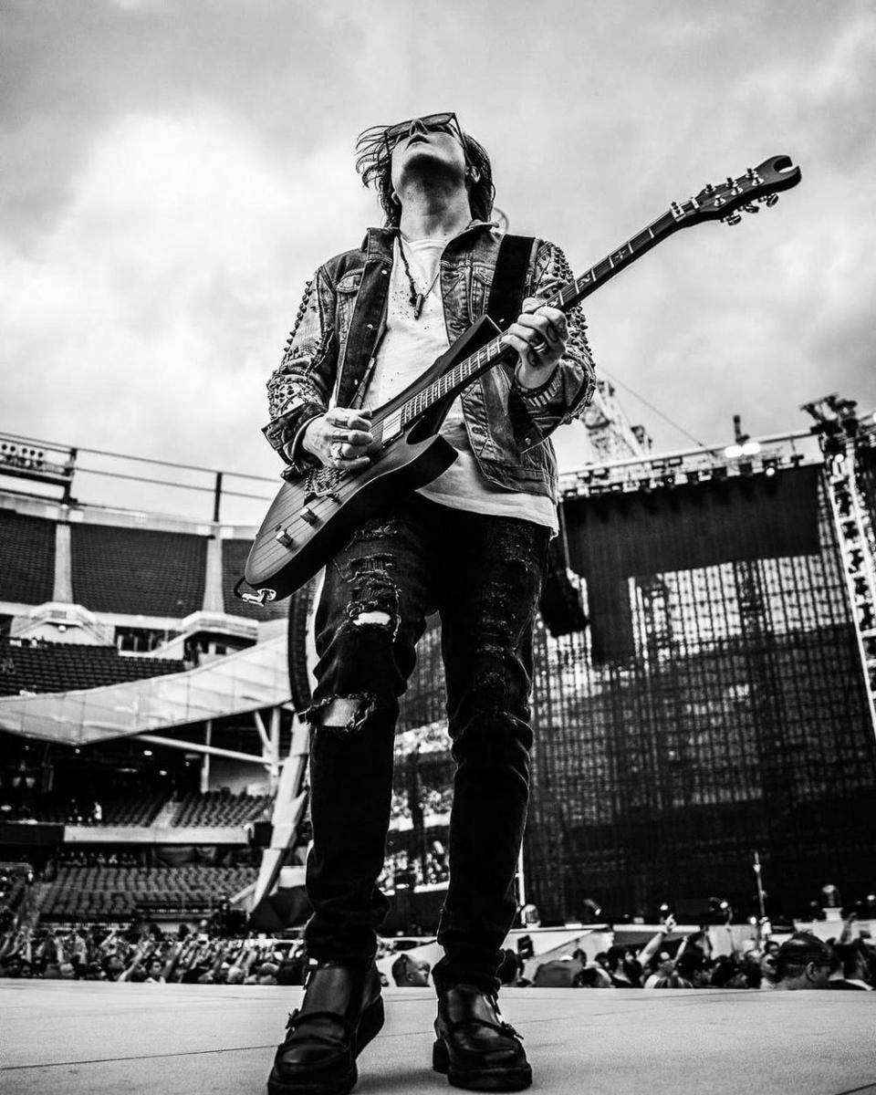 Synyster Gates (instagram.com/avengedsevenfold)
