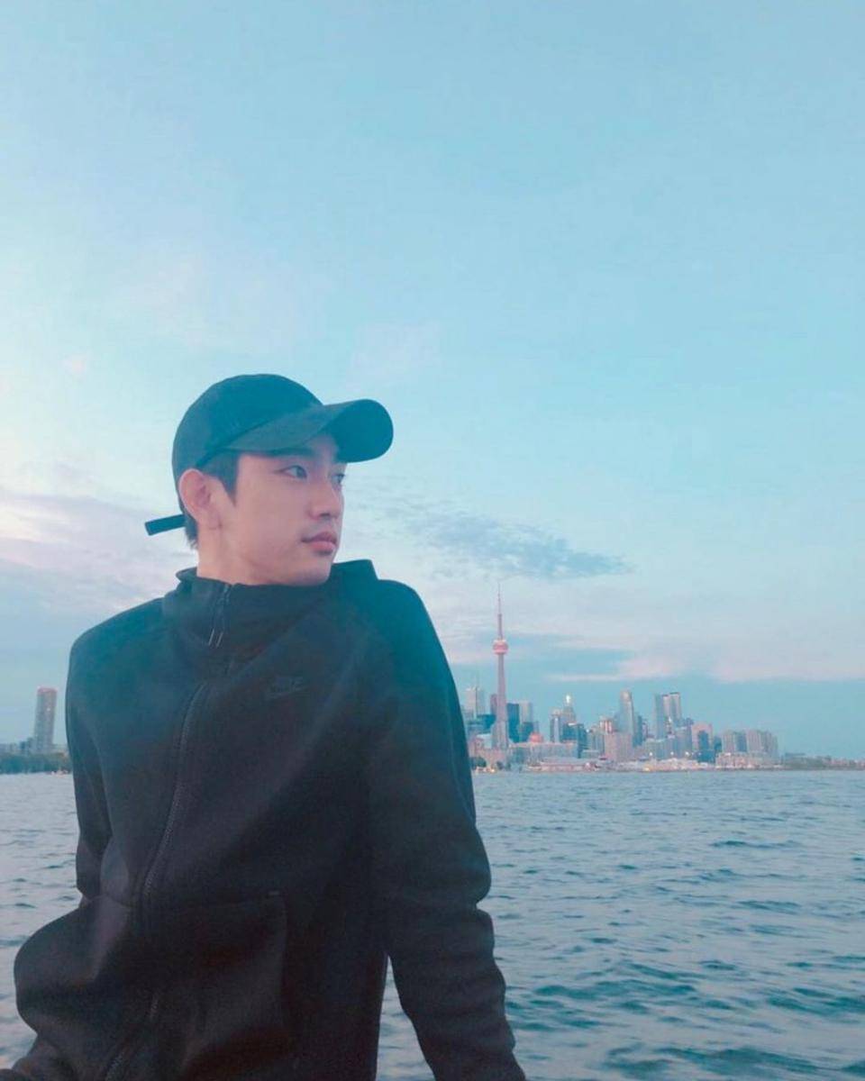 Jinyoung (instagram.com/jinyoung_0922jy/)