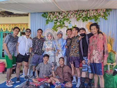 momen lucu saat foto bersama di pernikahan (instagram.com/memekocak)