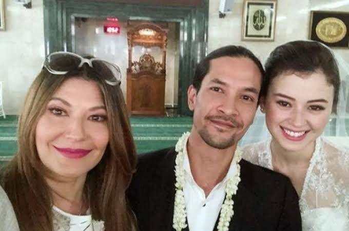 Kedekatan Tamara Bleszynski dan Edward Akbar (instagram.com/tamara bleszynskiofficial)