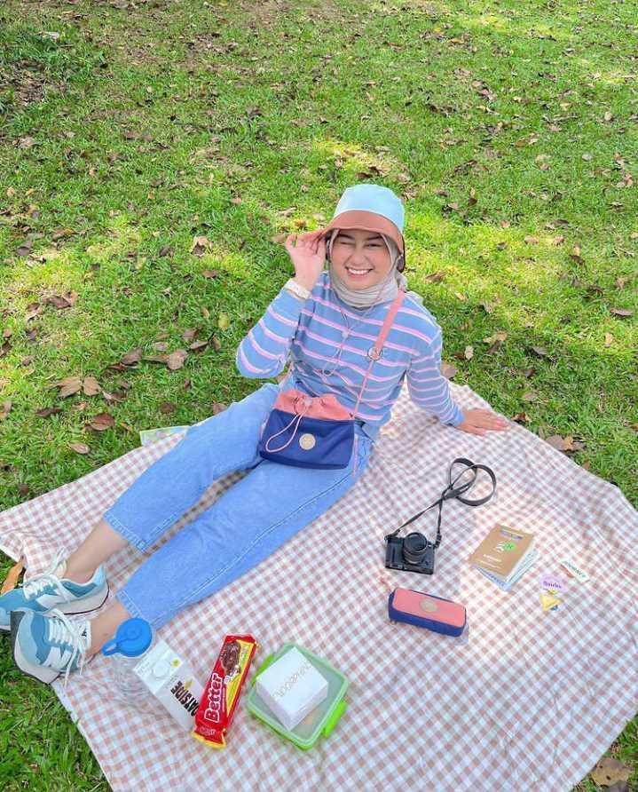 OOTD simple buat kuliah (instagram.com/lintangrainaa)