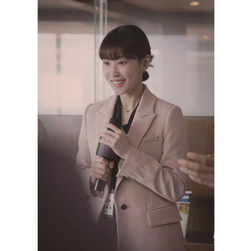 Ha Yoon Kyung (instagram.com/hayoonkie)