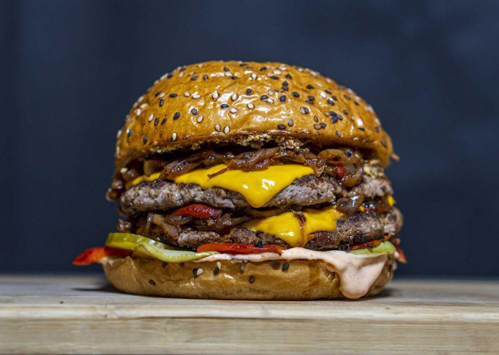 Resep Burger Daging Sapi Asap, Isian Patty Juicy yang Lezat Maksimal!