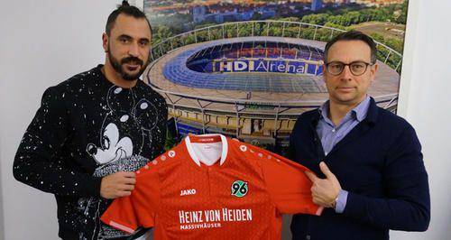 Hugo Almeida (kiri) (hannover96.de)