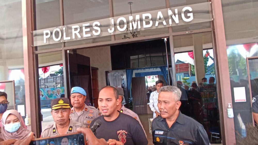 Cerita Polisi Jombang Dilempar Kopi Panas saat Jemput Paksa MSAT