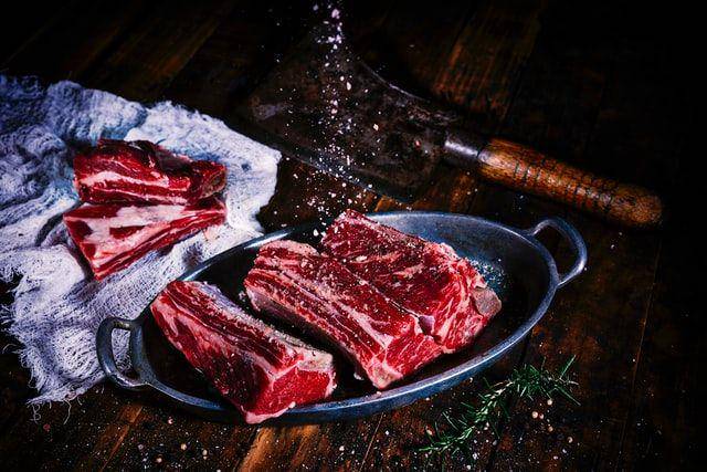 ilustrasi daging kambing (unsplash.com/James Kern)