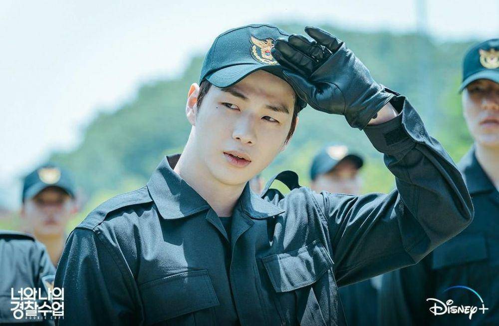 Kang Daniel di drama Rookie Cops (instagram.com/disneypluskr)