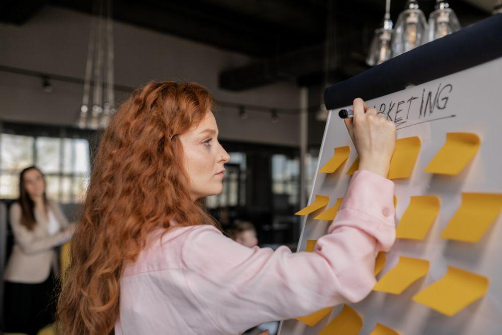 ilustrasi menetapkan strategi (pexels.com/Alena Darmel)