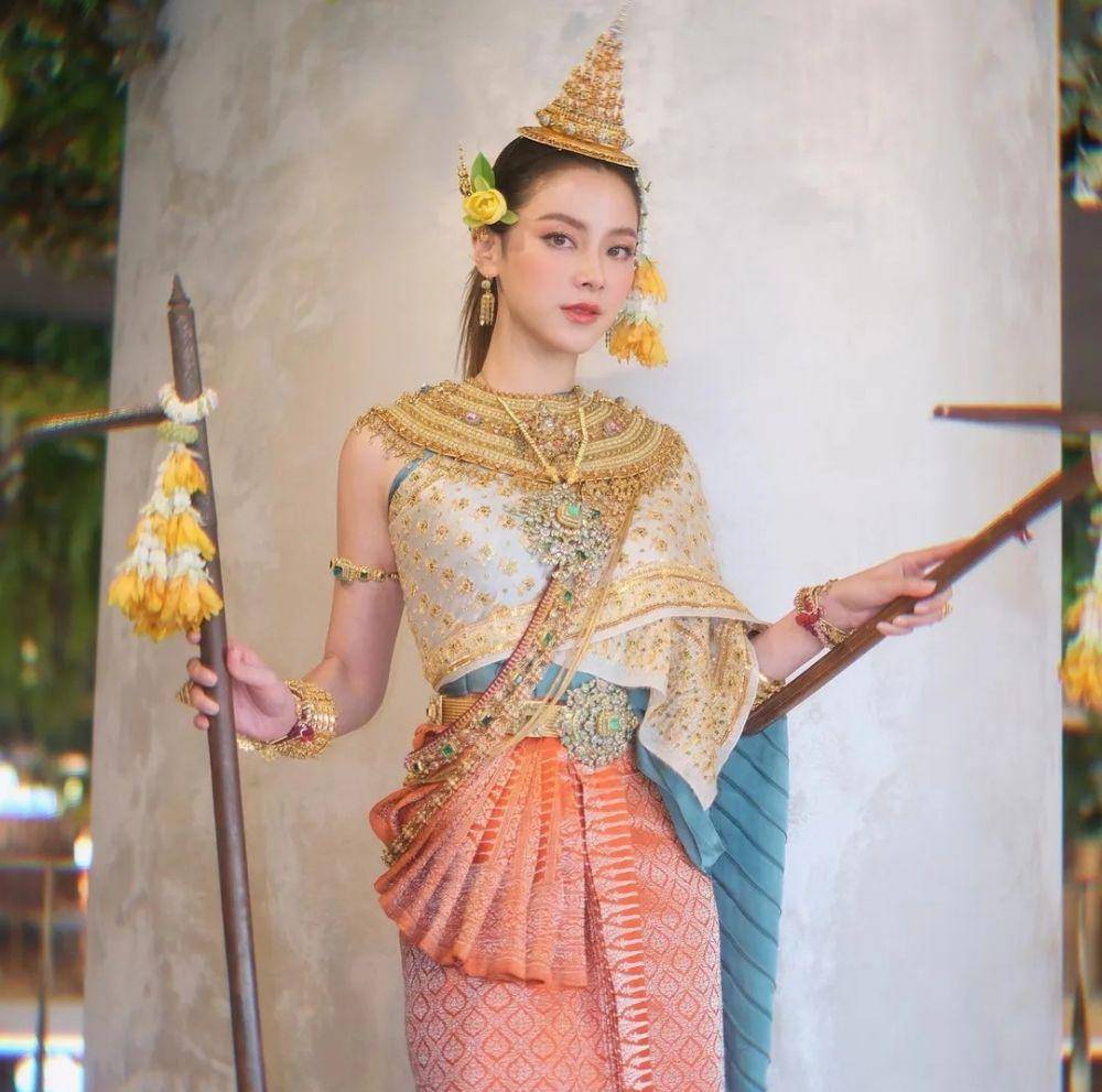 Baifern Pimchanok (instagram.com/baifernbah)