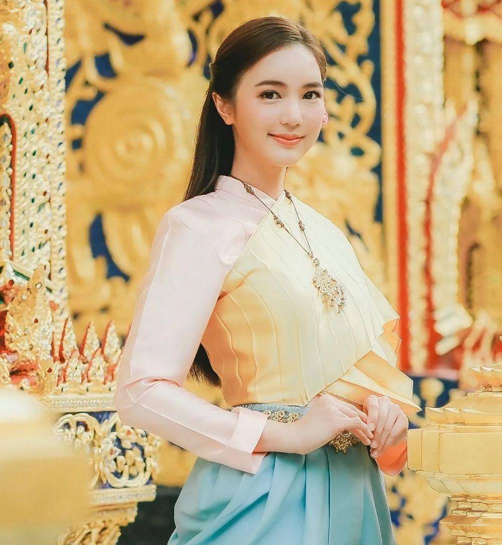 Bua Nalinthip (instagram.com/buanalinthip)