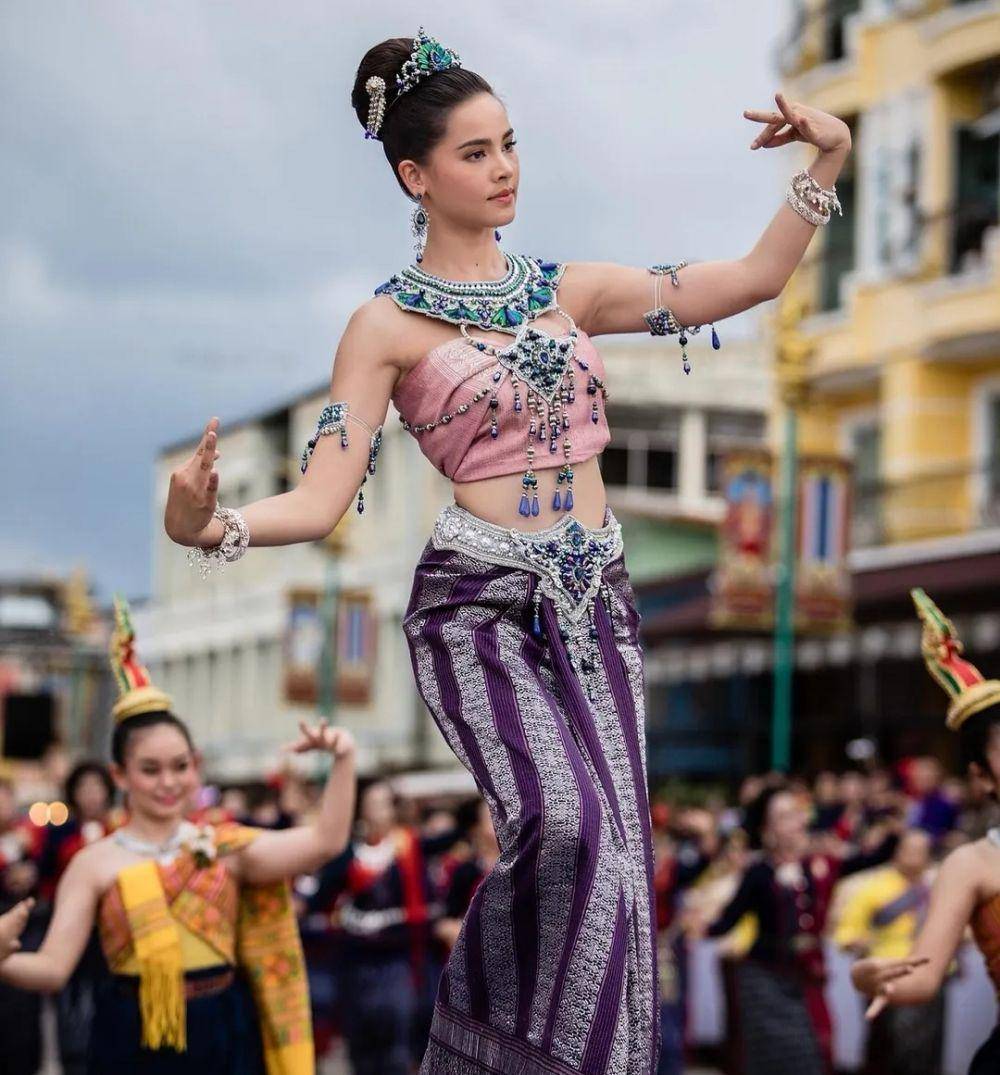 Urassaya Sperbund (instagram.com/urassayas)