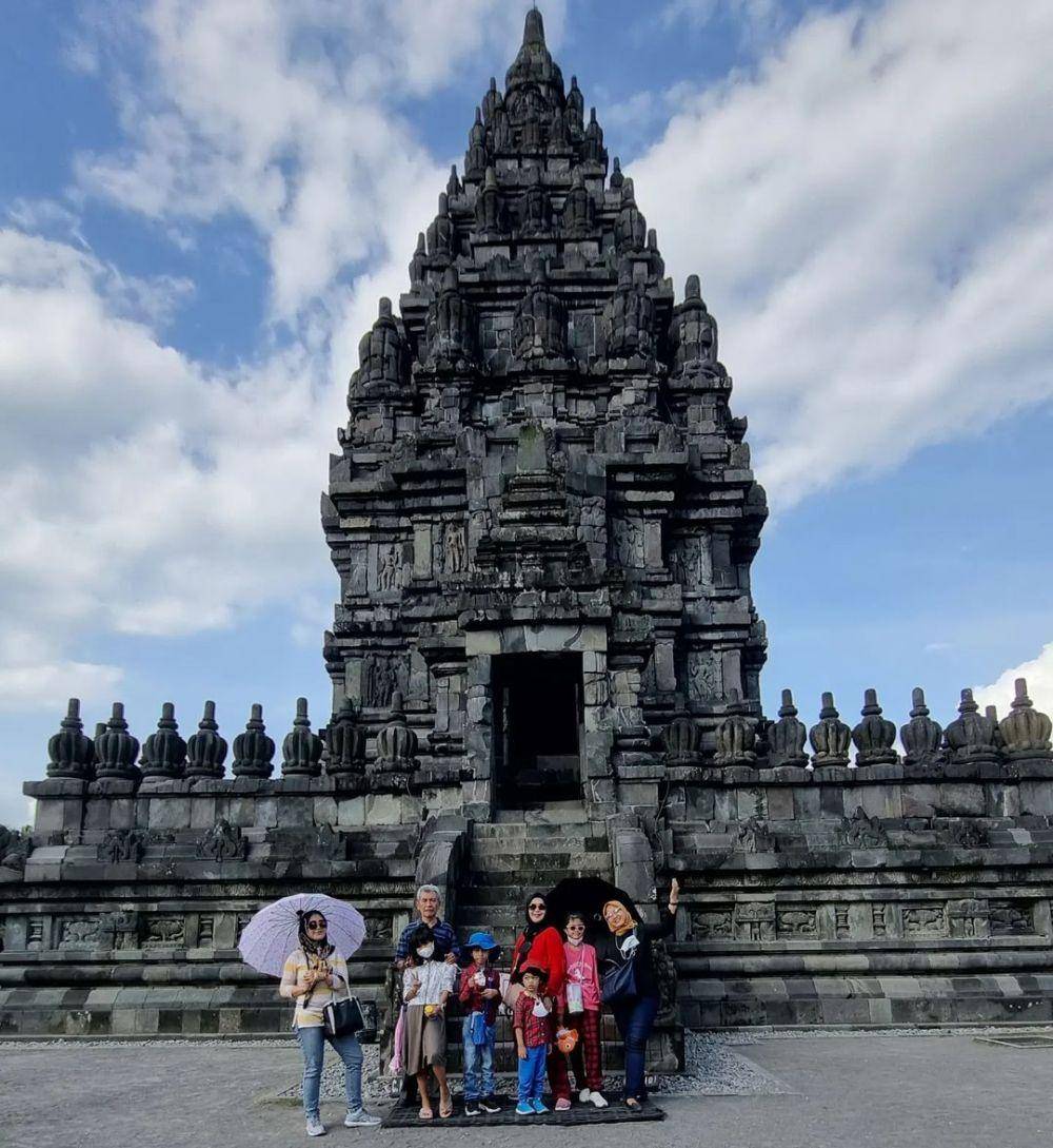 Candi Prambanan (instagram.com/dewisnusandari)