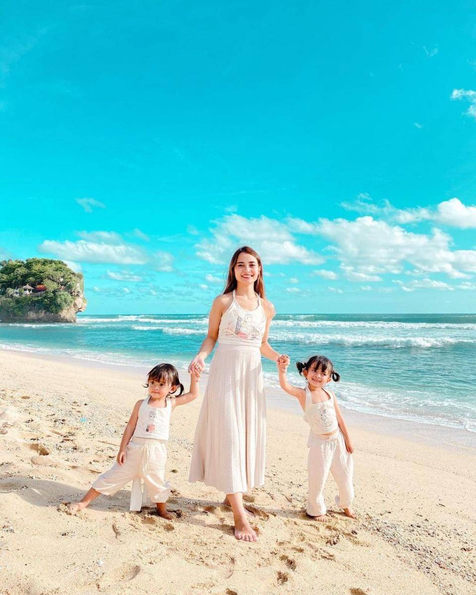 Pantai Indrayanti (instagram.com/milarosinta)