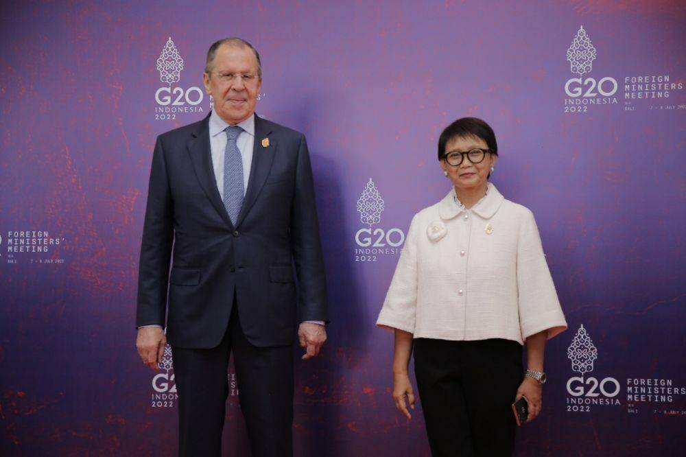 Menteri Luar Negeri Rusia, Sergey Lavrov dan Menteri Luar Negeri RI Retno Marsudi di G20 FMM. (dok. Kemlu RI)