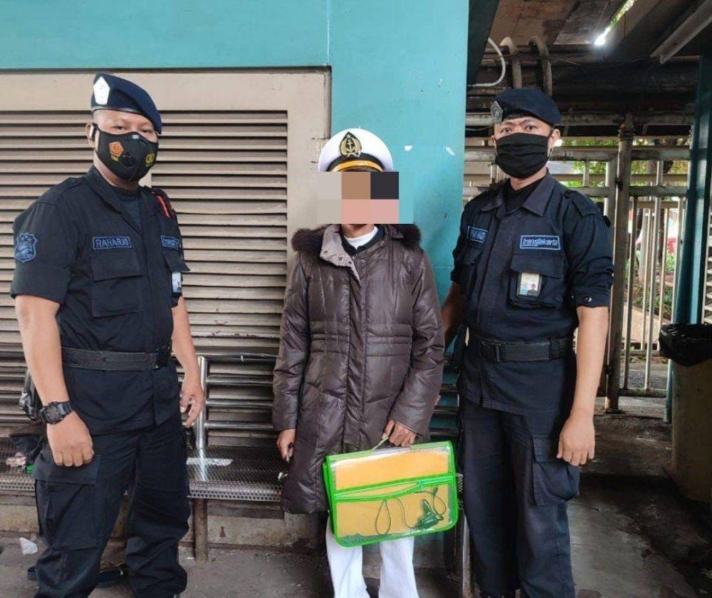 Pelaku mesum yang berhasil diamankan TransJakarta (TransJakarta)