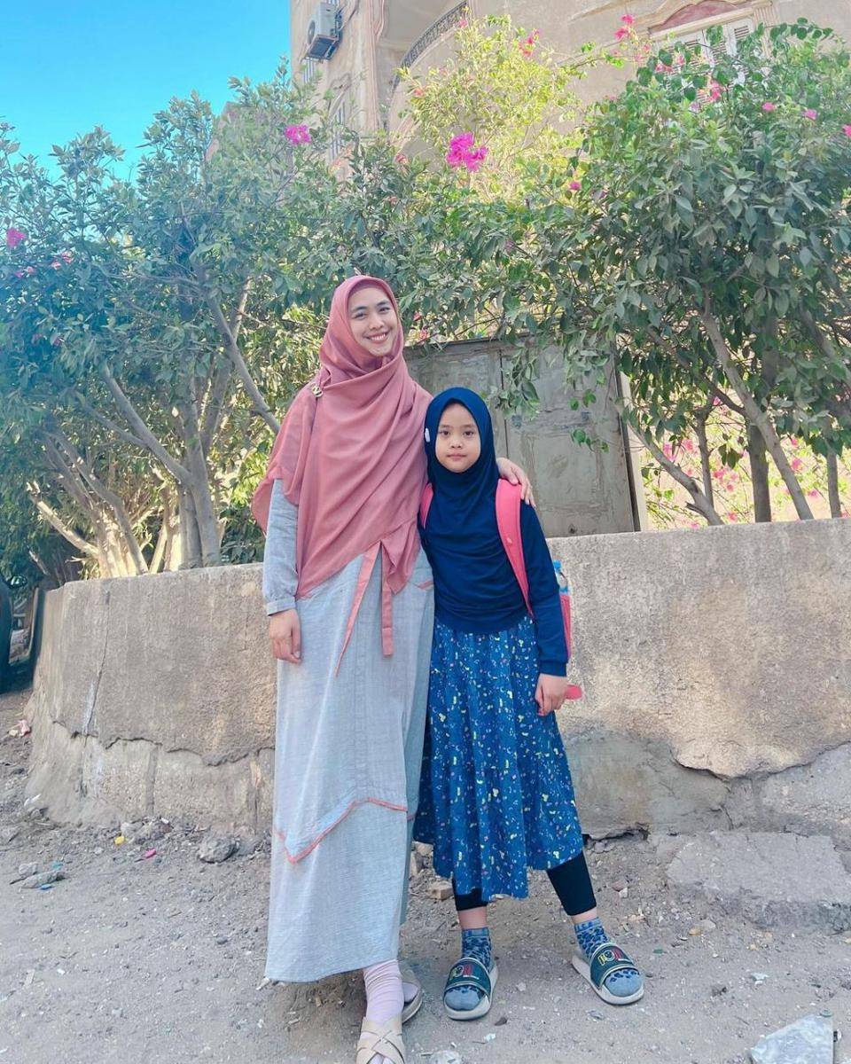 Oki Setiana Dewi dan Maryam Nusaibah Abdullah (instagram.com/okisetianadewi)