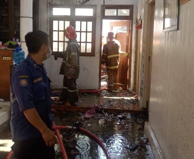 Keluar Rumah Lupa Matikan Kompor Gas, Satu Kontrakan di Depok Terbakar
