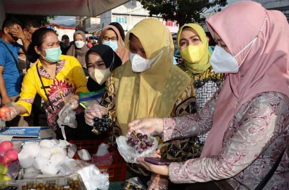 Tim Koordinasi Jejaring Keamanan Pangan Daerah Provinsi Lampung Sidak Pasar dalam rangka Pengawasan Pangan Jelang Hari Raya Idul Adha 2022. (Dok. Pemprov Lampung).