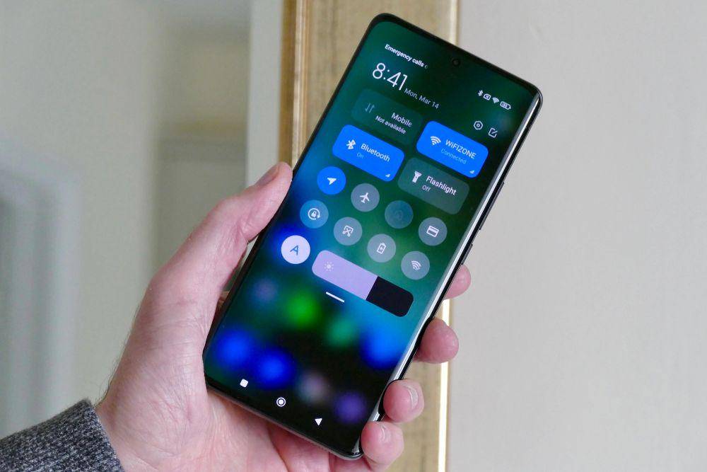 potret Xiaomi 12 Pro (Snapdragon 8 Gen 1) (digitaltrends.com)