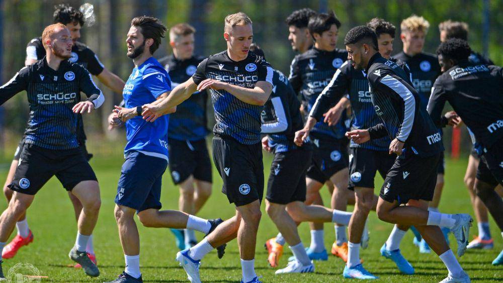 Pemain Arminia Bielefeld ketika menjalani sesi latihan. (twitter.com/ArminiaARG)