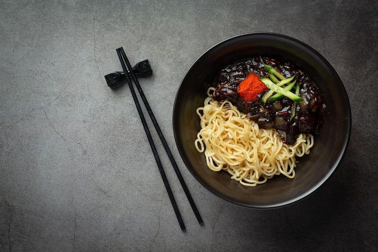 olahan jjajangmyeon (freepik.com/jcomp)