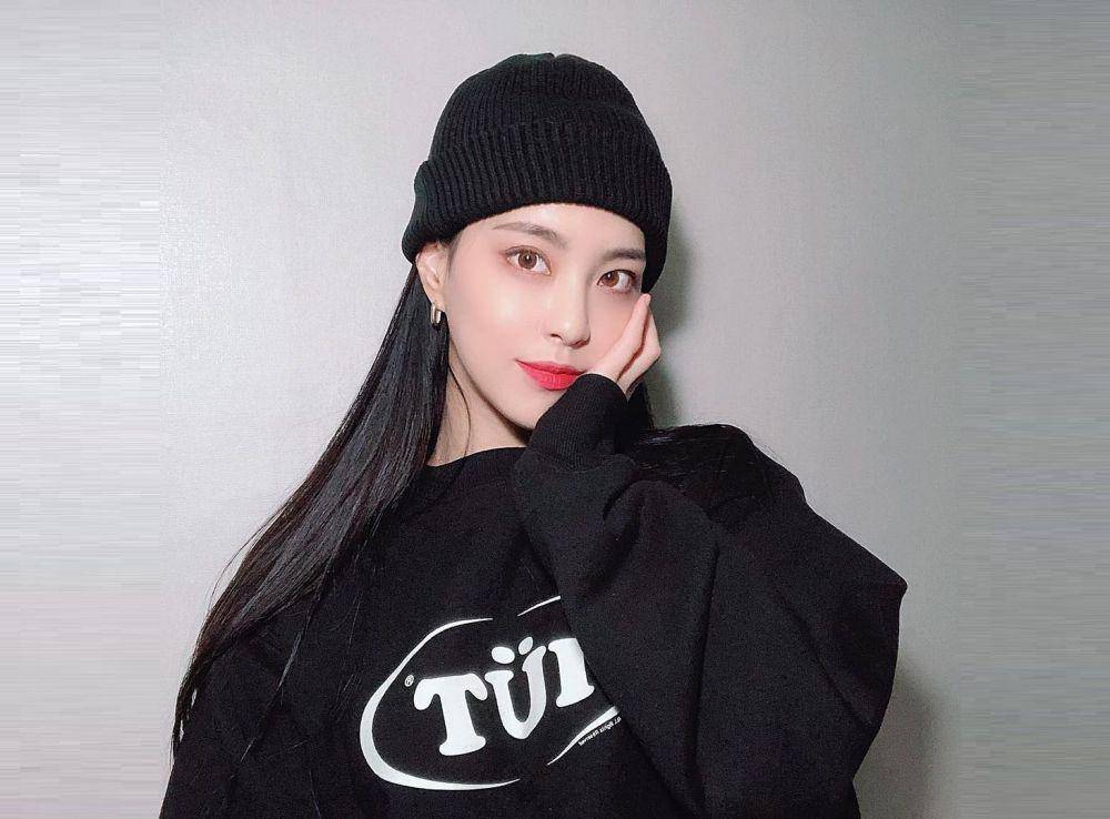 Joo Yoori (instagram.com/uriyull)