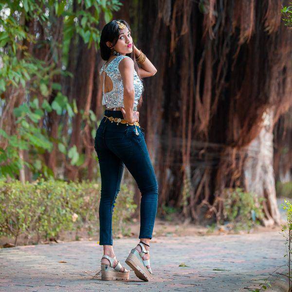 Ilustrasi celana high waisted (pexels/RAM DABHI)