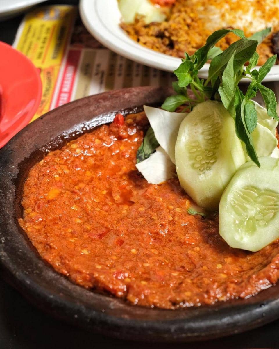 potret sambal terasi (instagram.com/Warungbukris)