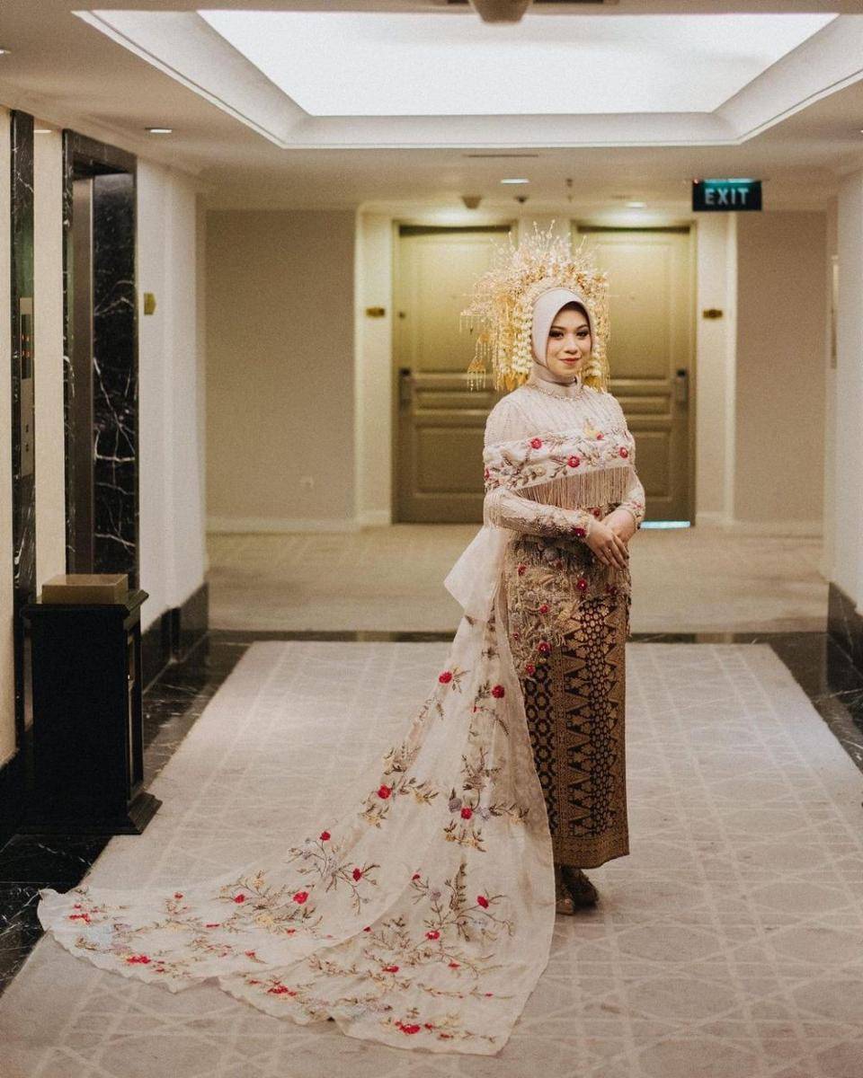 Kebaya Muslim untuk Akad Nikah (instagram.com/suryaabduh)