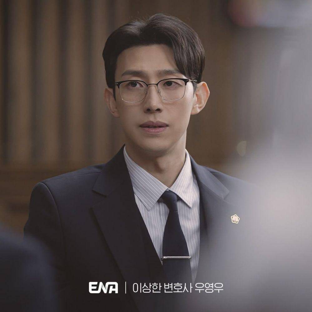 Kang Ki Young pemeran Jung Myeong Seok di Kdrama Extraordinary Attorney Woo (instagram.com/channel.ena.d)