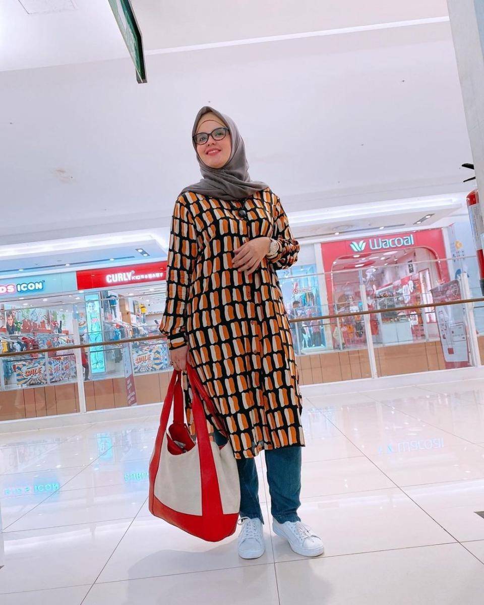 OOTD hijab kasual ala Aldila Jelita (instagram.com/dhila_bekti)