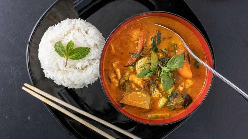 5 Trivia Gaeng Daeng, Kari Ayam Merah Thailand yang Pedas dan Gurih