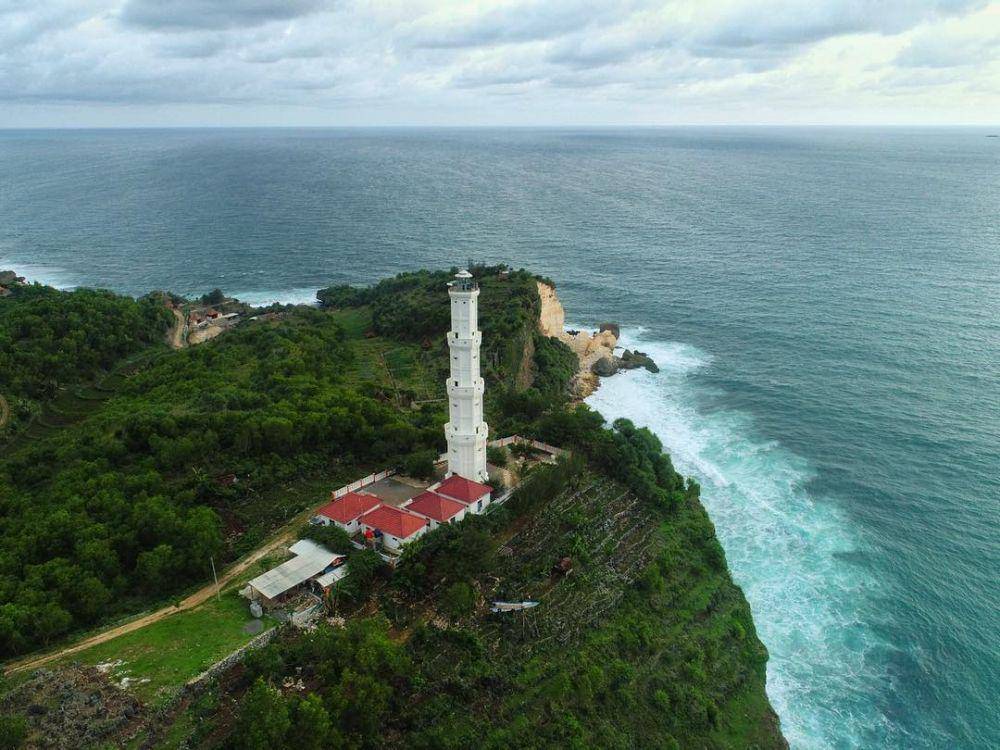 potret Pantai Baron (instagram.com/Dronesiajogja)