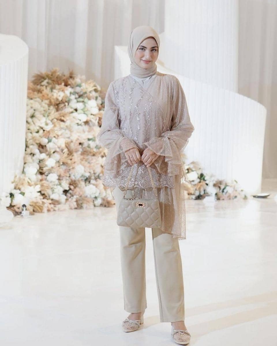 Tunik brokat. (instagram.commiraagile)