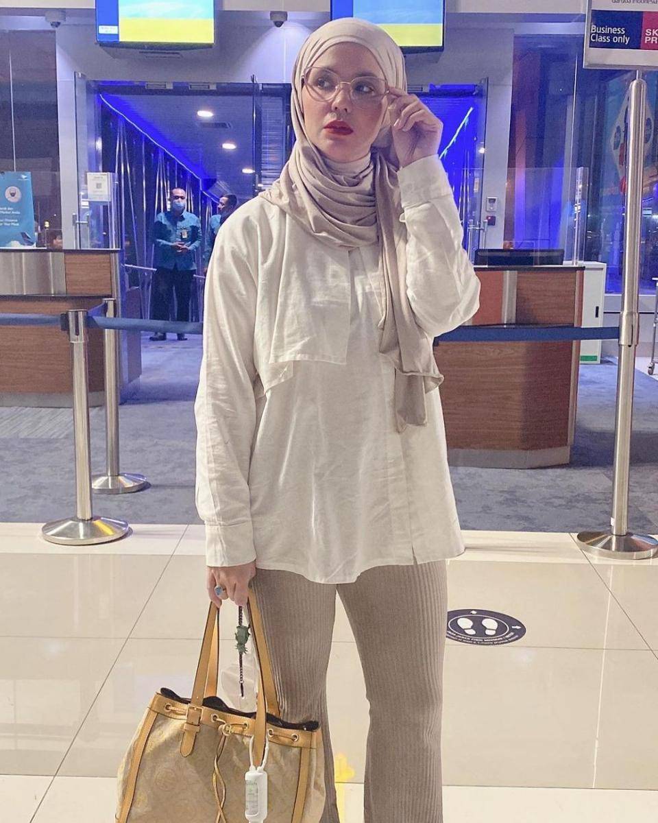 OOTD hijab kasual ala Aldila Jelita (instagram.com/dhila_bekti)
