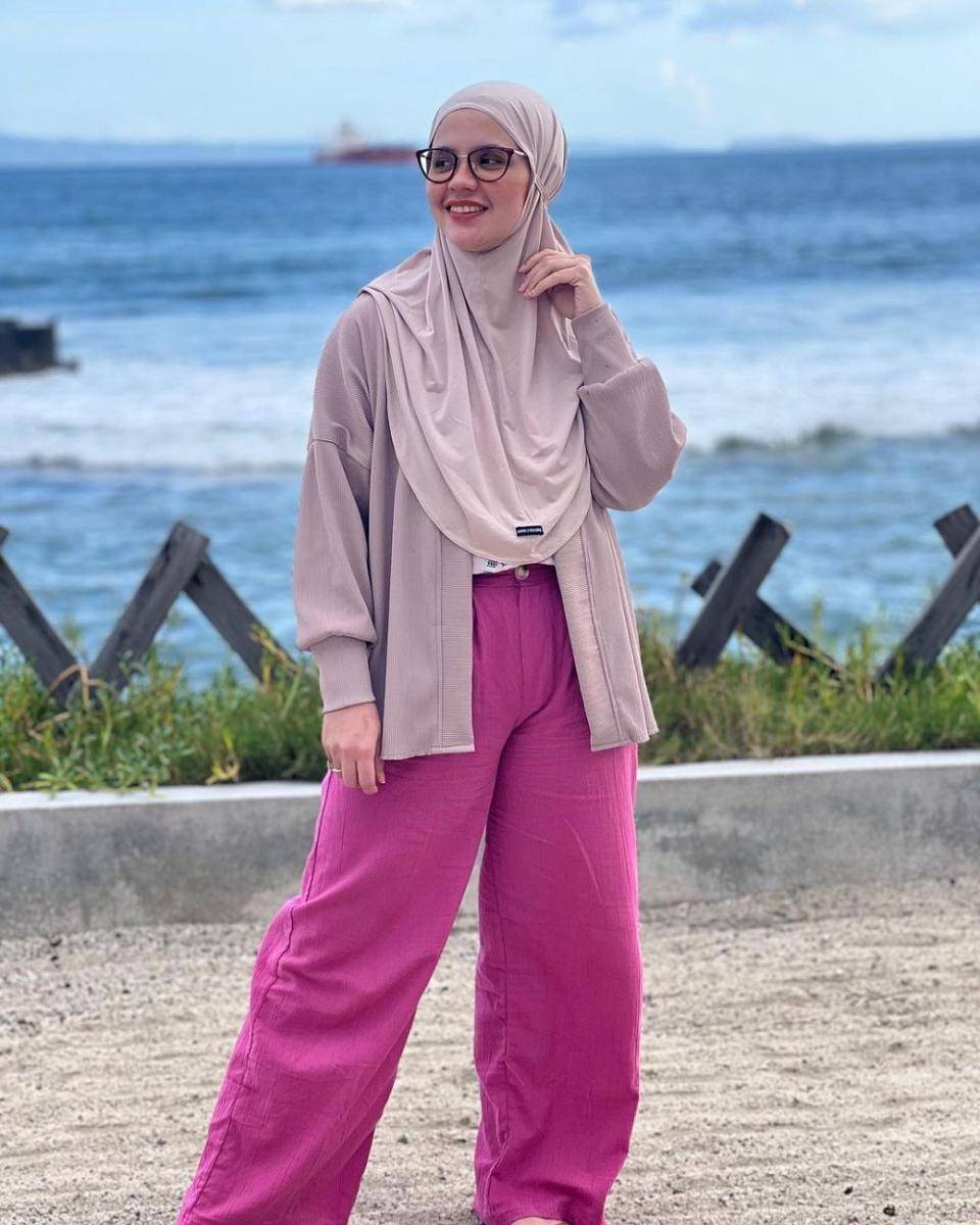 OOTD hijab kasual ala Aldila Jelita (instagram.com/dhila_bekti)