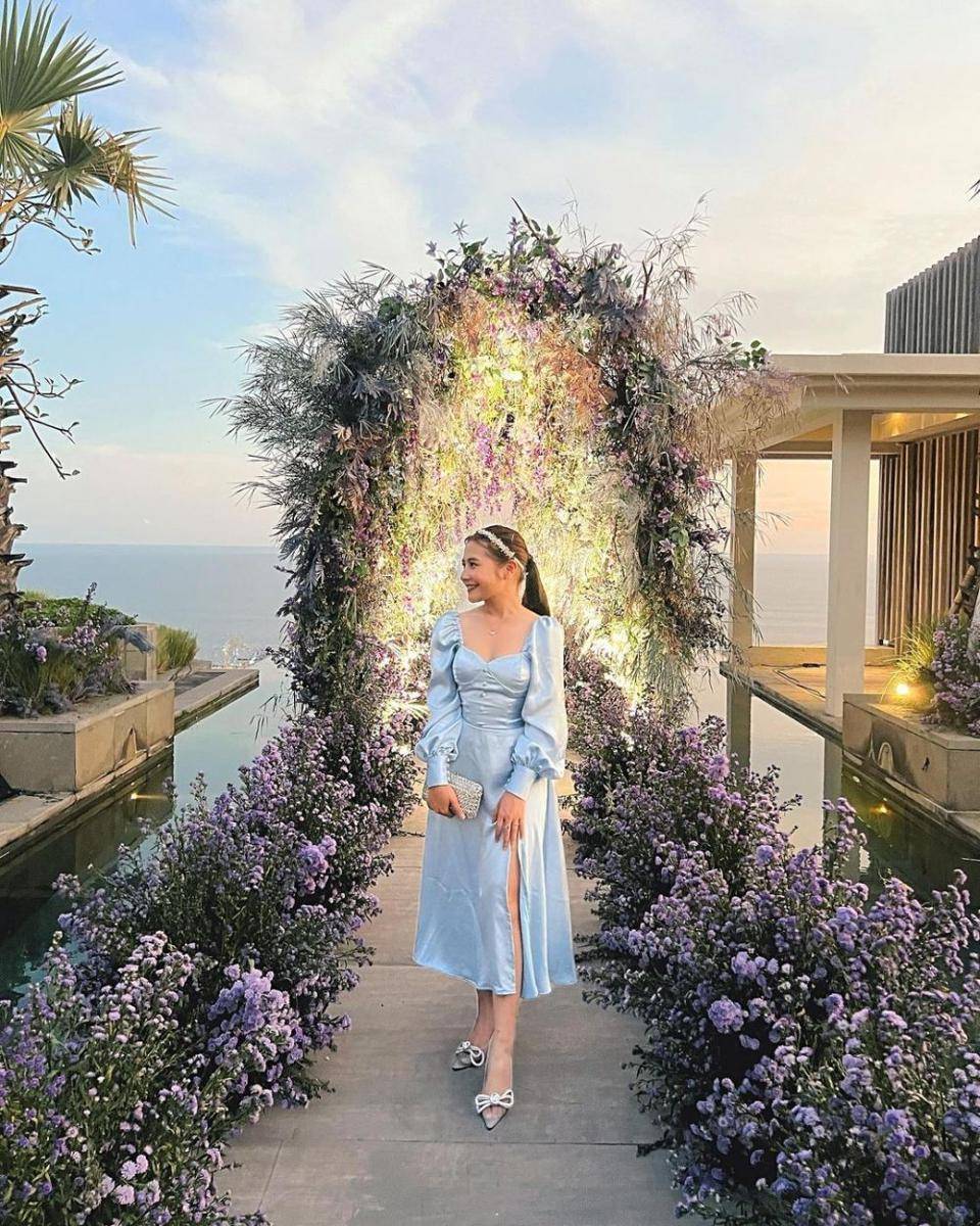 baju pesta ala Prilly (instagram.com/prillylatuconsina)